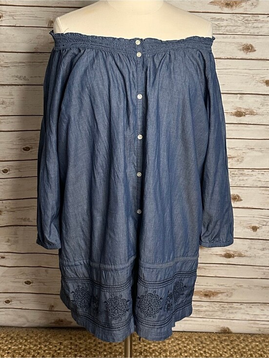 Old Navy Dresses & Skirts - Old Navy chambray off-shoulder floral embroidered button-front tunic dress 20